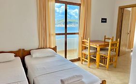 Redi'S Seaview Apartments